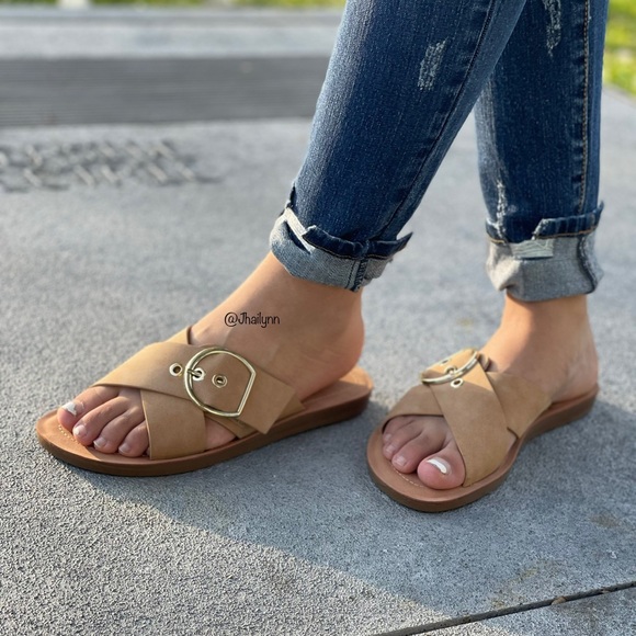 Nude/Natural criss cross sandal - Picture 3 of 7